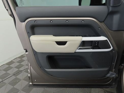 Used 2023 Land Rover Defender 110 X-Dynamic SE image 24