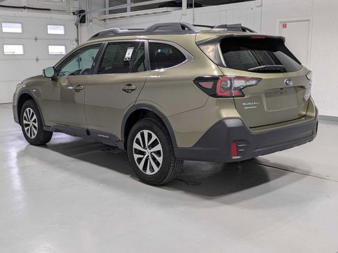 Used 2022 Subaru Outback Premium image 11