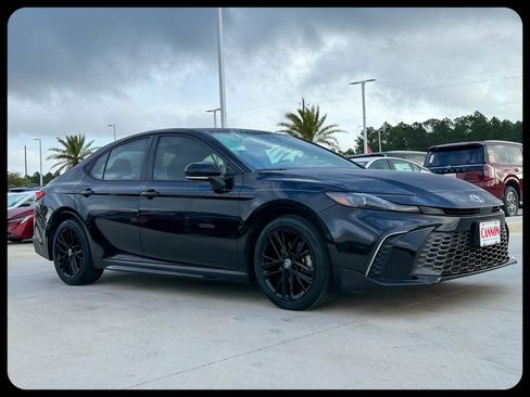 Used 2025 Toyota Camry SE FWD image 5