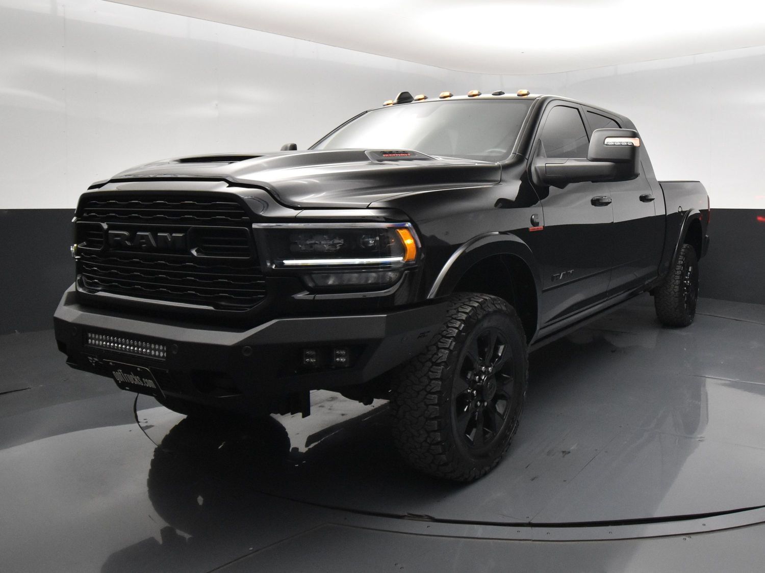 Used 2024 RAM 2500 Limited AWD/4WD image 2