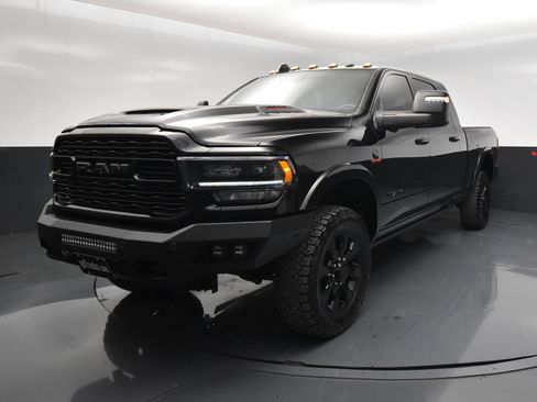 Used 2024 RAM 2500 Limited AWD/4WD image 2