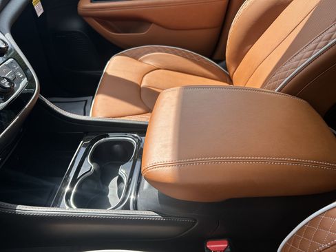 New 2026 Chrysler Pacifica Pinnacle image 26