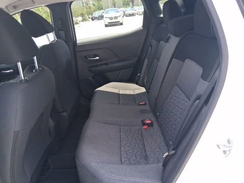 Used 2025 Nissan Kicks SV AWD/4WD image 16