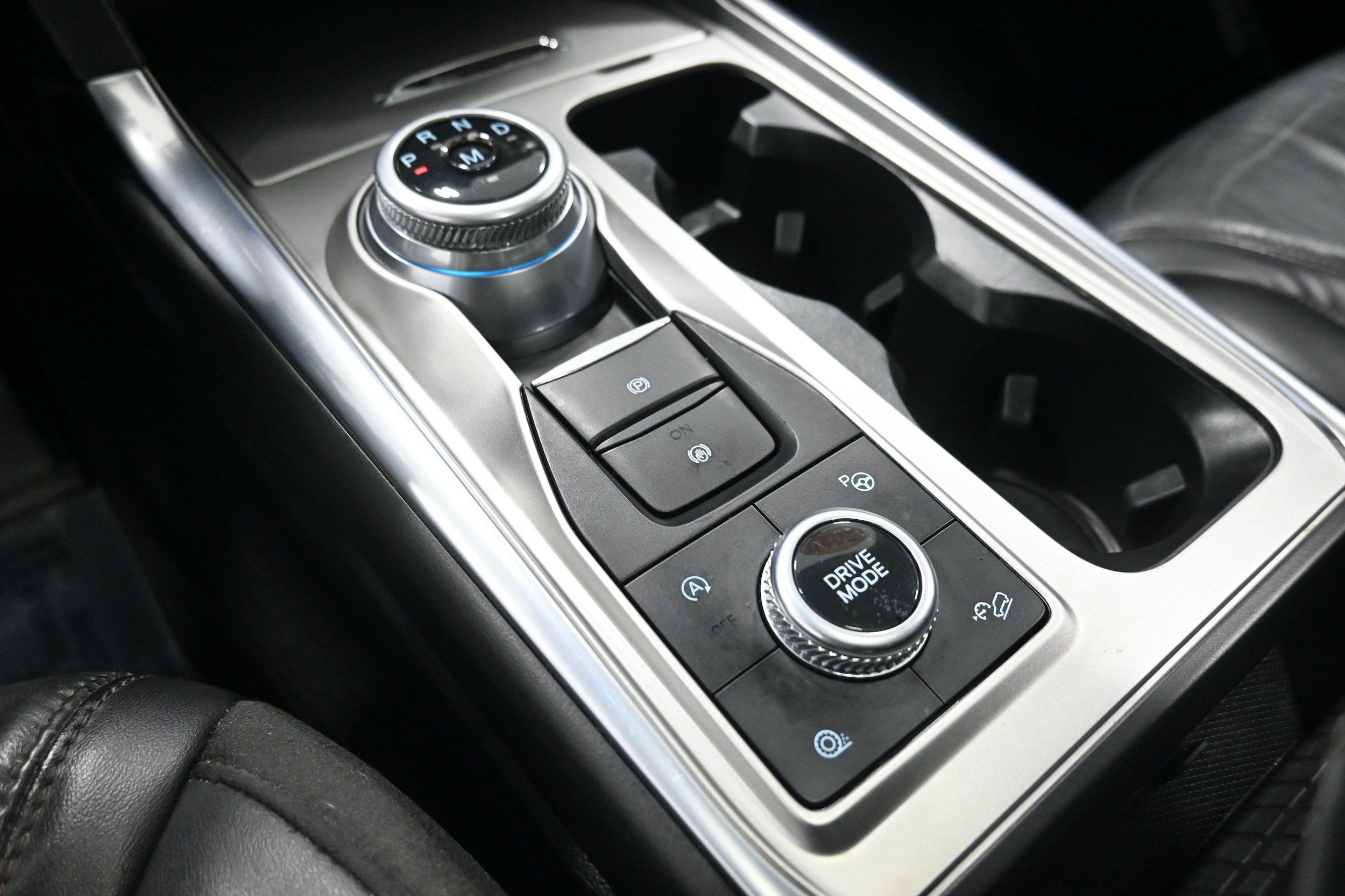 Used 2020 Ford Explorer Platinum w/ Premium Technology Package AWD/4WD image 18
