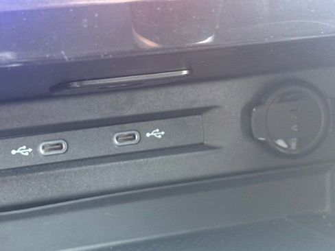 Used 2024 Volkswagen Tiguan Wolfsburg Edition image 39