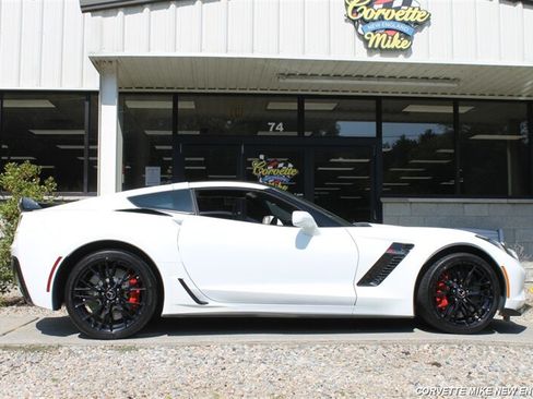 Used 2015 Chevrolet Corvette Z06 w/ 3LZ Preferred Equipment Group RWD image 24