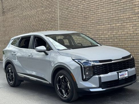 Used 2026 Kia Sportage EX FWD image 2