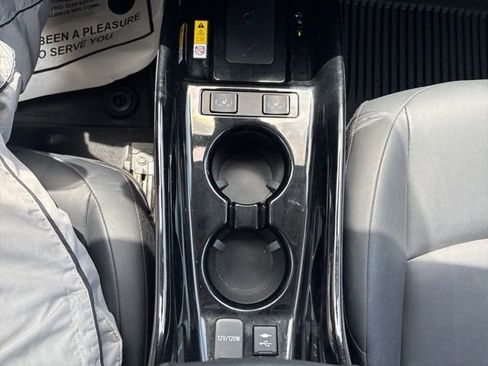 Used 2022 Toyota Prius Prime XLE FWD image 18