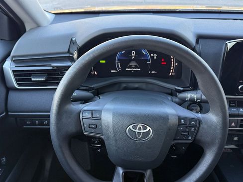 Used 2025 Toyota Camry LE image 34
