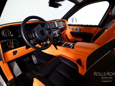 Used 2025 Rolls-Royce Cullinan Black Badge image 4