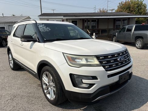 Used 2017 Ford Explorer XLT w/ Equipment Group 202A FWD image 6