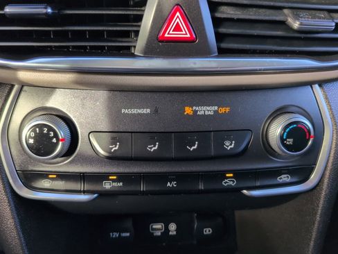 Used 2020 Hyundai Santa Fe SE image 24