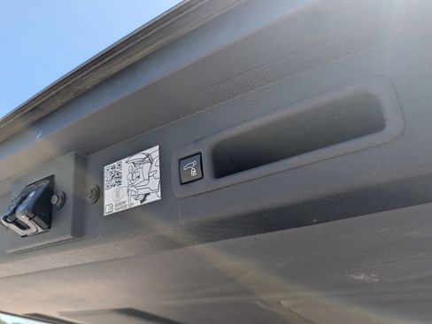 Used 2024 Toyota Sienna XLE FWD image 34