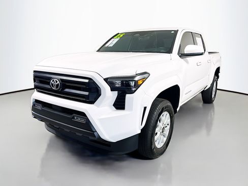 Used 2025 Toyota Tacoma SR5 image 10