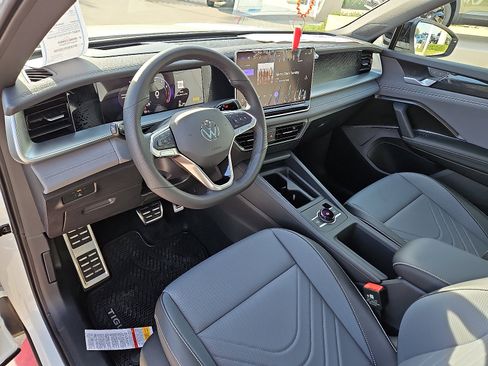 New 2026 Volkswagen Tiguan SE R-Line image 12