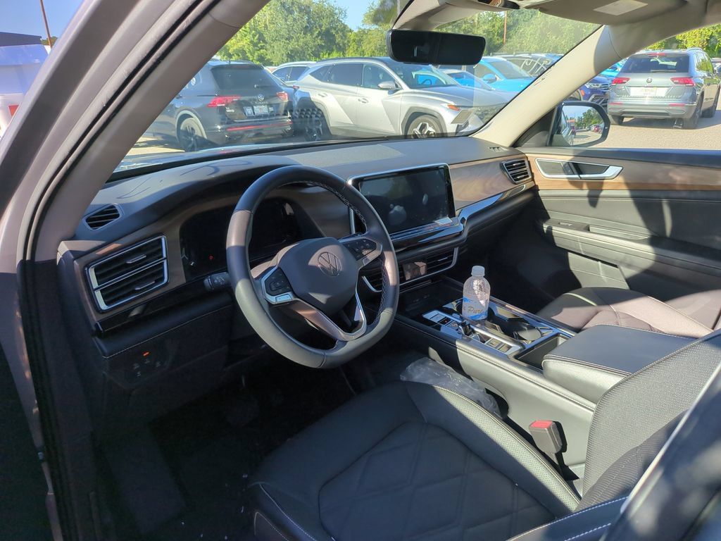 Certified 2024 Volkswagen Atlas SE w/ Panoramic Sunroof Package FWD image 5