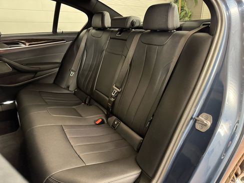 Used 2023 BMW 530i xDrive w/ Premium Package image 37