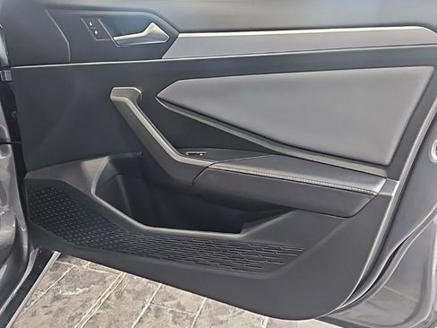 Used 2025 Volkswagen Jetta SE image 11