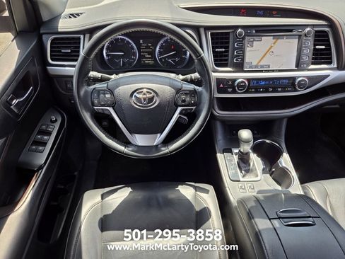 Used 2019 Toyota Highlander XLE AWD/4WD image 15