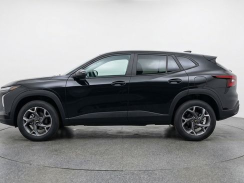 Used 2025 Chevrolet Trax LT FWD image 5