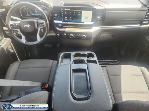 Used 2022 Chevrolet Silverado 1500 LT w/ Z71 Off-Road Package AWD/4WD image 9