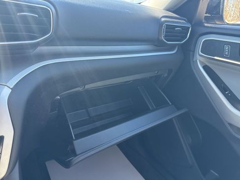 Used 2022 Ford Explorer XLT w/ Equipment Group 202A image 24