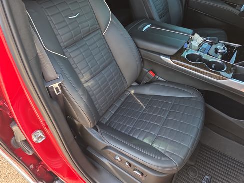 Used 2025 Cadillac Escalade Premium Luxury Platinum w/ LPO, Floor Liner Package AWD/4WD image 16