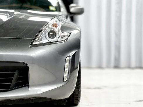 Used 2017 Nissan 370Z Touring image 3