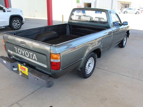 Used 1992 Toyota Pickup Deluxe RWD image 38