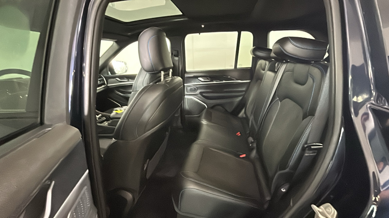 Used 2023 Jeep Grand Cherokee Trailhawk w/ Luxury Tech Group III AWD/4WD image 33