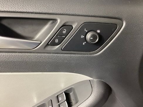 Used 2016 Volkswagen Jetta SEL Premium image 17