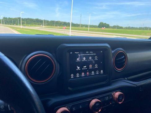 Used 2021 Jeep Gladiator Mojave w/ Cold Weather Group AWD/4WD image 23