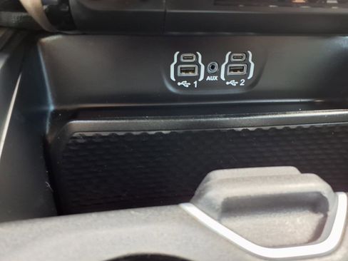 Used 2021 RAM 1500 Laramie AWD/4WD image 12