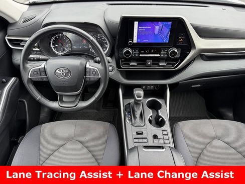 Used 2023 Toyota Highlander LE image 3