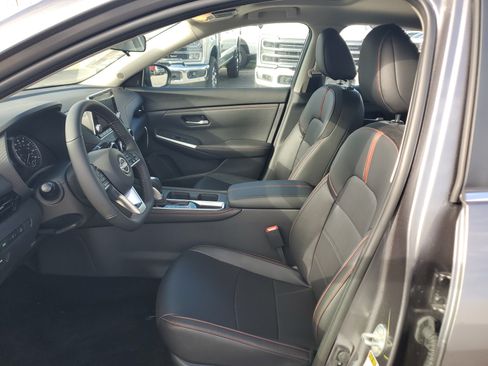 Used 2025 Nissan Sentra SR w/ SR Premium Package FWD image 11