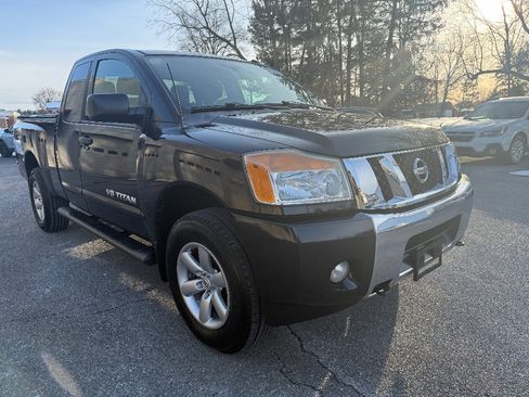 Used 2014 Nissan Titan SV w/ SV Value Truck Package image 7