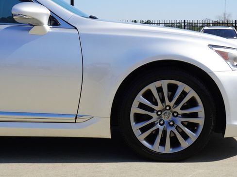 Used 2017 Lexus LS 460 w/ Comfort Package image 9