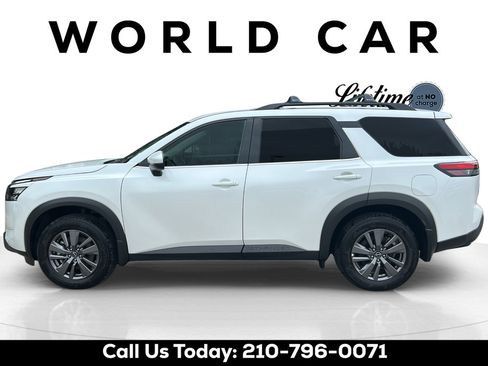 Used 2025 Nissan Pathfinder SV w/ SV Premium Package FWD image 6