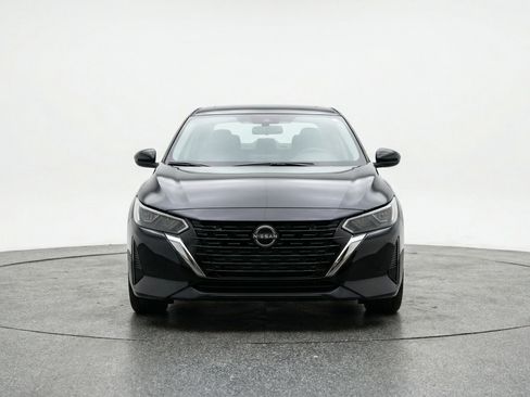 Used 2025 Nissan Sentra SV image 2