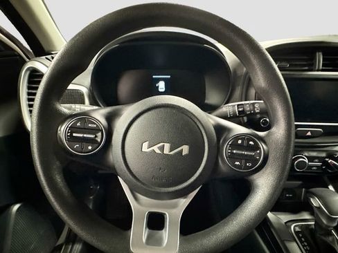 Used 2023 Kia Soul LX w/ LX Technology Package image 11