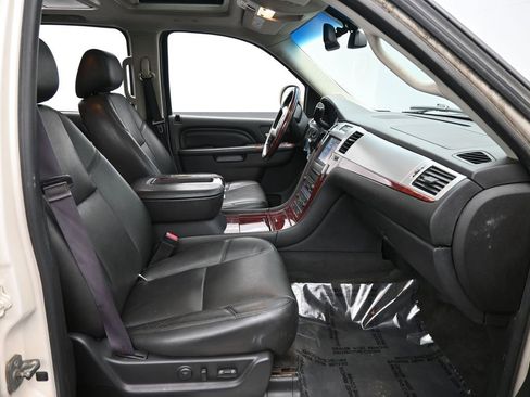 Used 2014 Cadillac Escalade ESV Premium image 42