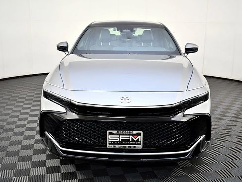 Used 2023 Toyota Crown Platinum image 3