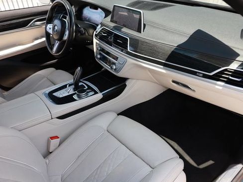 Used 2022 BMW 740i w/ Luxury Rear Seating Package RWD image 19