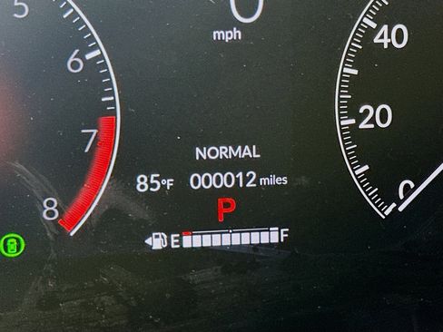 Used 2025 Honda HR-V LX image 11