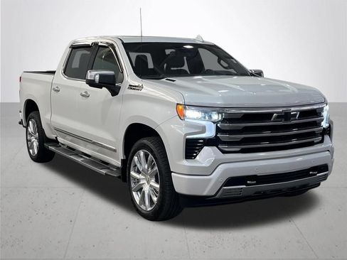 Used 2023 Chevrolet Silverado 1500 High Country w/ High Country Premium Package AWD/4WD image 8