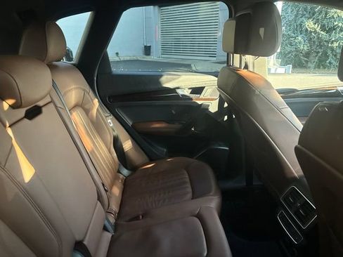 Used 2019 Audi Q5 2.0T Premium Plus w/ Premium Plus Package AWD/4WD image 9