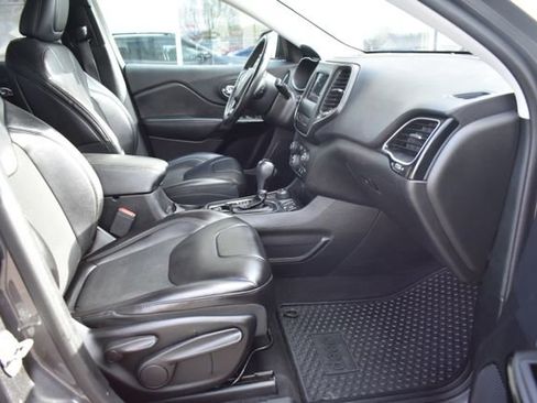 Used 2019 Jeep Cherokee Latitude Plus AWD/4WD image 41