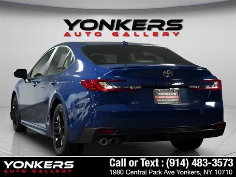 Used 2025 Toyota Camry SE image 6