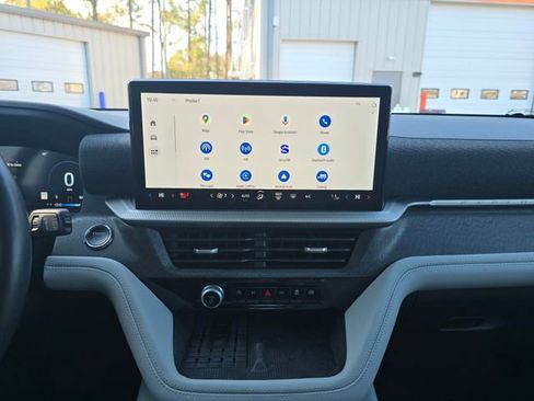 Used 2025 Ford Explorer Platinum w/ Ultimate Package image 12