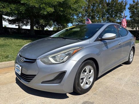 Used 2015 Hyundai Elantra SE FWD image 1
